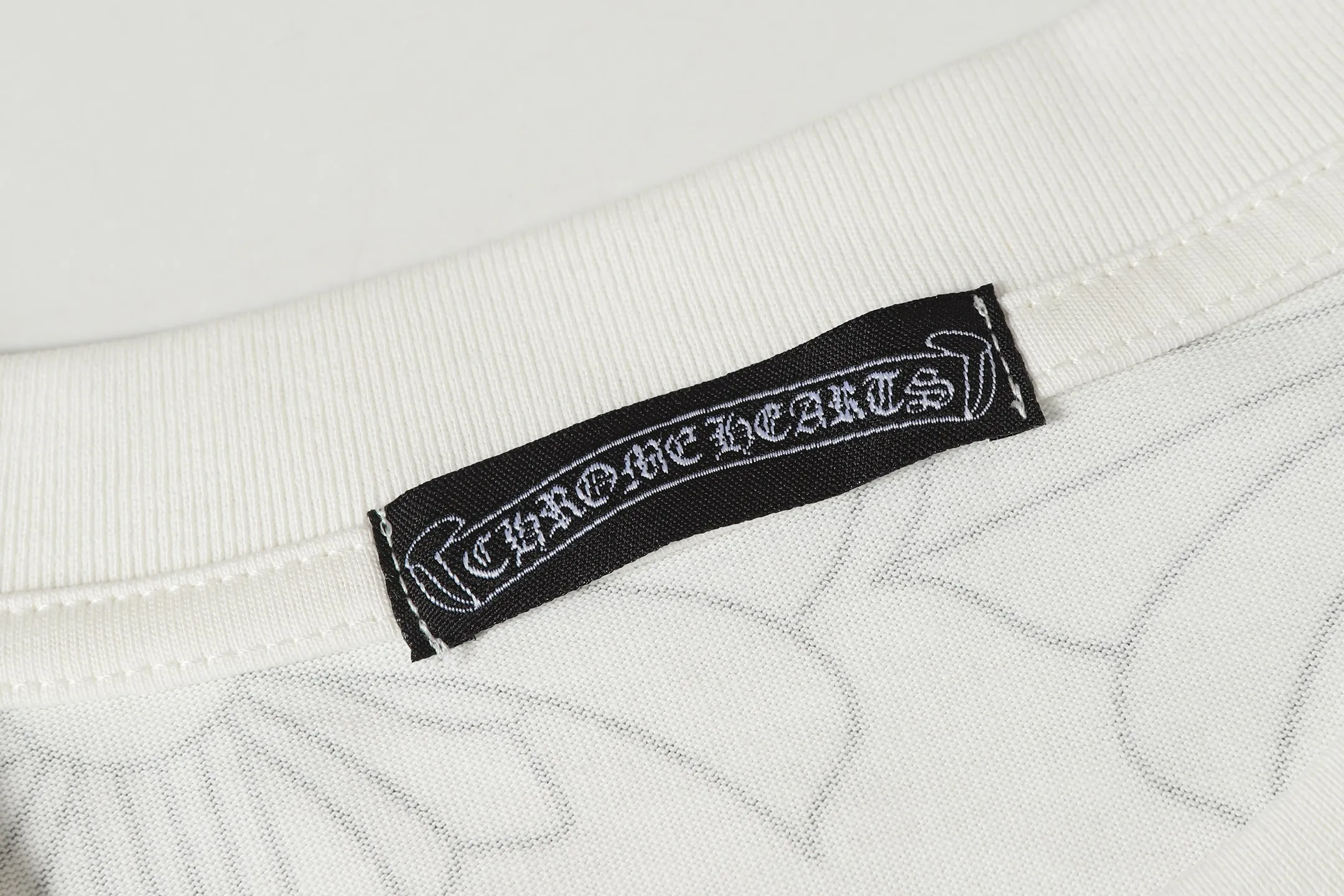 P170 Chrome Hearts CH Chrome Hearts Dark Pattern Color Horseshoe Sanskrit Short Sleeve T-shirt Uses direct injection imported machine printing Hardware and accessories are all milled and customized Correctly configured Black 2025 Chrome Hearts genuine packaging 260 grams of custom-dyed double yarn cotton Large version Loose and stylish Differentiated from low version slim and long version The upper body stretches the hips 100% commitment: top quality Do not make fast food The highest version on the market Top quality - different from the ordinary versions on the market If you care about quality, you should also respect the price. Absolutely 0 after-sales service and 0 return rate so far. It’s hard not to love the style - 260g double yarn cotton custom dyed fabric - Correct high-density main mark, washed tag, hand-sewn